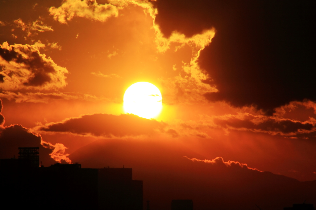 新小岩・荒川左岸で見た富士山夕景 ＃２  雲が邪魔で～す