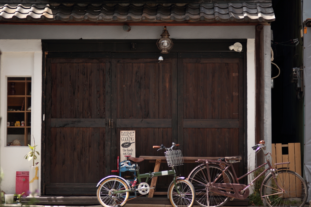 市場の裏手の和の風景