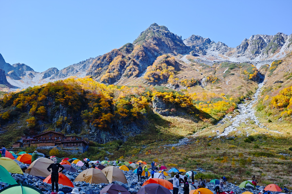 テント村と紅葉