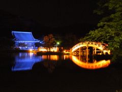 夜に浮かぶ称名寺