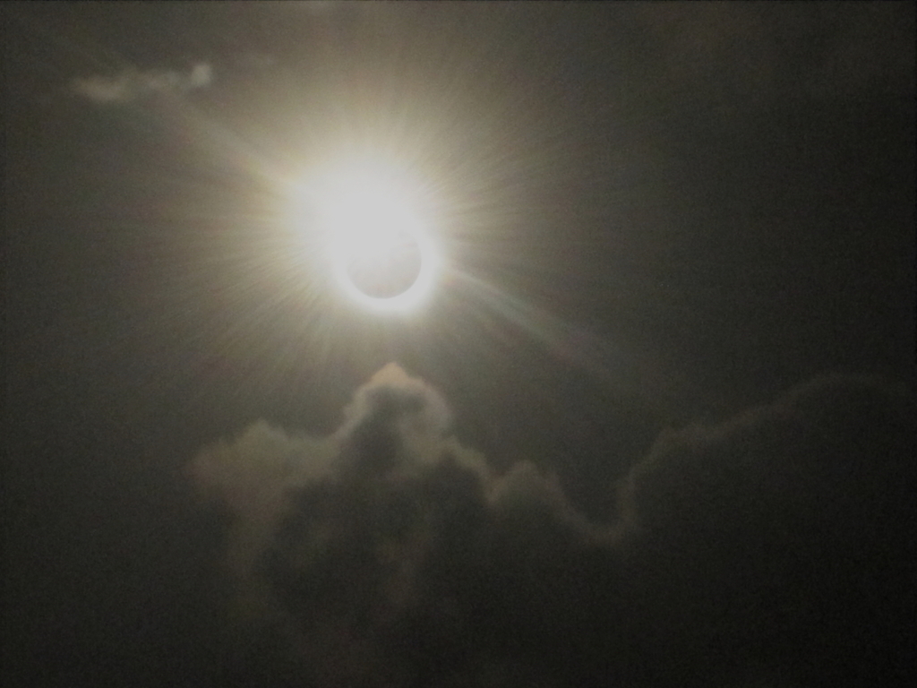 Total Solar Eclipse in Cairns 2012 #2