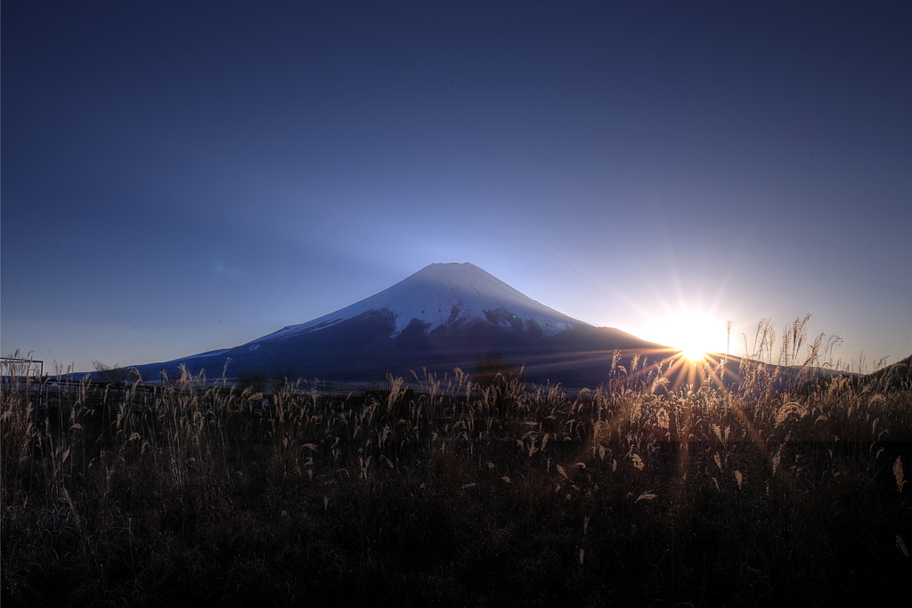 お正月の富士山と夕日