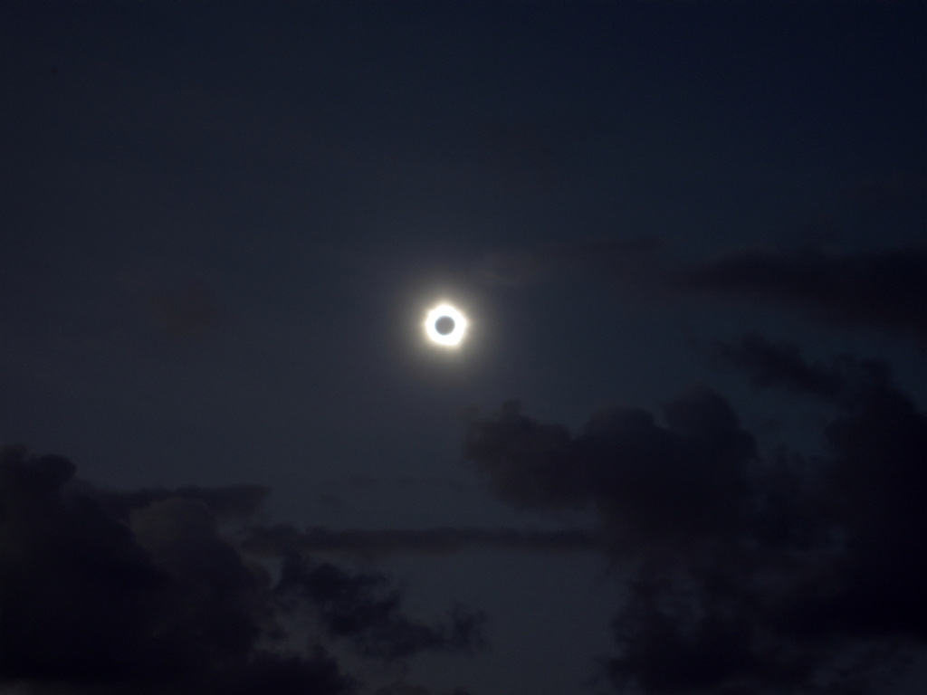 Total Solar Eclipse in Cairns 2012 #1