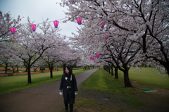 一人　雨の中