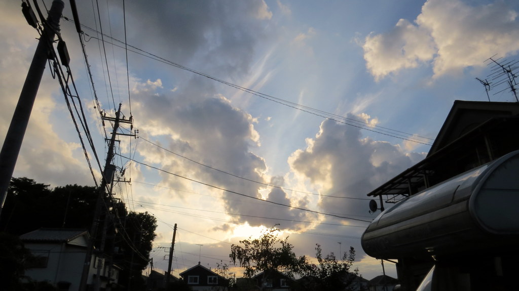 雲と電線