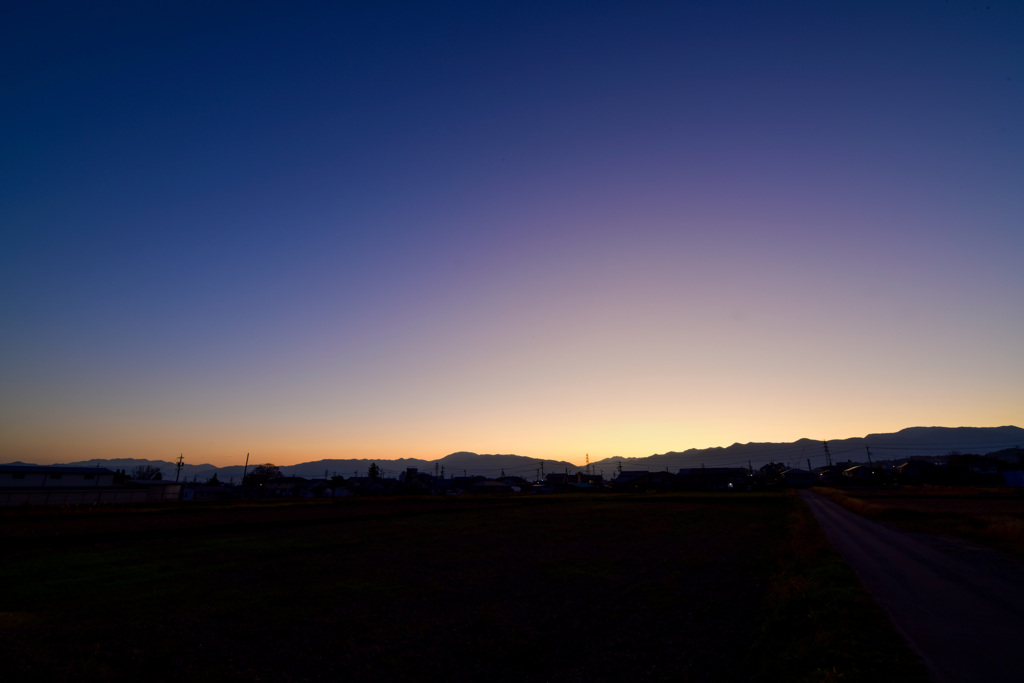 田園より望む日没空