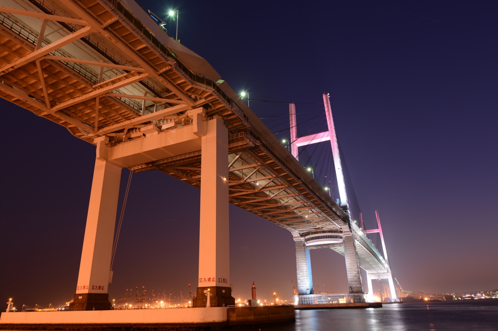 夜の吊橋