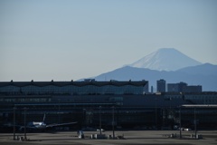羽田空港から眺めた富士山