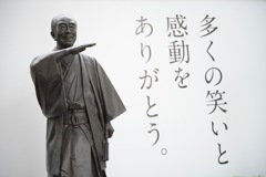 東村山の志村けんさん像