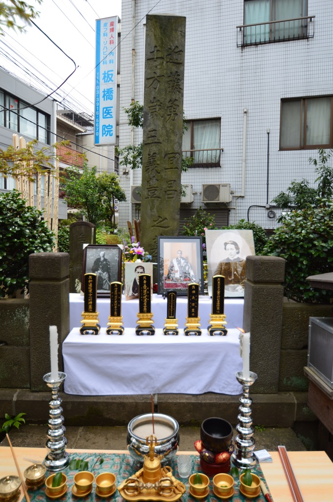 近藤勇・土方歳三の墓塔