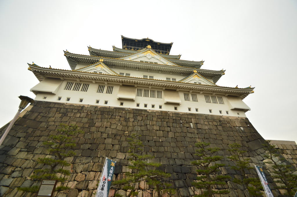 下から大阪城