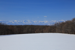 雪原の向うの日高山脈