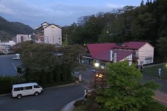 温泉街の夕暮れ