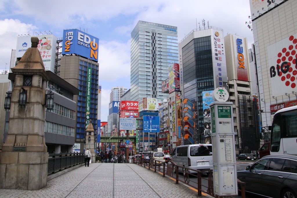 万世橋からのAKB電気街