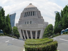 笑う国会議事堂