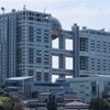 東京、ビル街を歩く