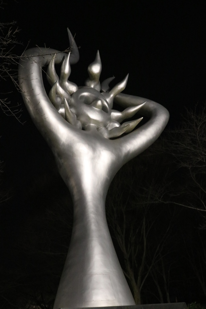 夜空に向かって