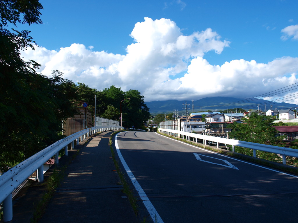 汗を拭って見上げる空２