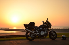 いつも楽しい旅を駆けてくれる愛車　xjr1300と夕陽