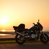 いつも楽しい旅を駆けてくれる愛車　xjr1300と夕陽