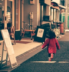 オシャレカフェに目移り！危険運転な紅座敷わらし