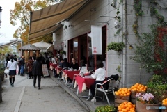 川辺のレストラン