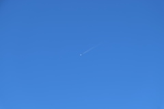 見上げれば　どこまでも青い空に
