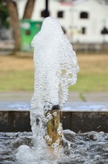 水