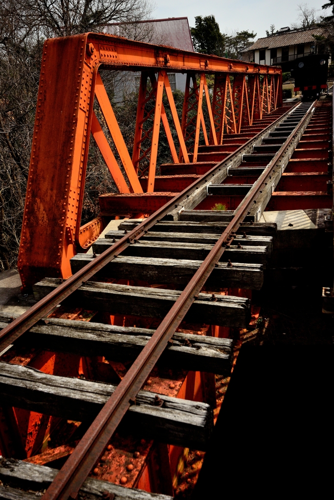 朱色の鉄橋