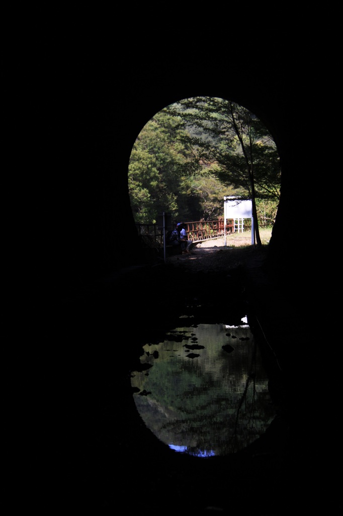 トンネルの中から
