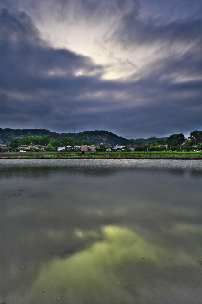 雲間から溢れる光