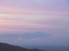 夕暮れ、パステルカラーの浅間山