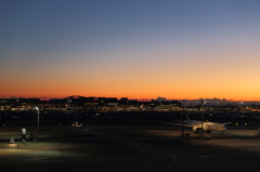 羽田空港国際線ターミナルの夜明け１
