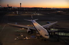 羽田空港国際線ターミナルの夜明け２