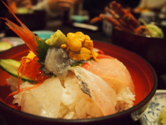 熱海の海鮮丼と伊勢海老の味噌汁