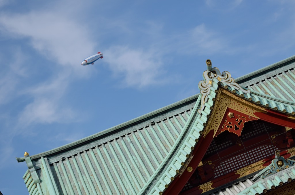 神社と飛行船