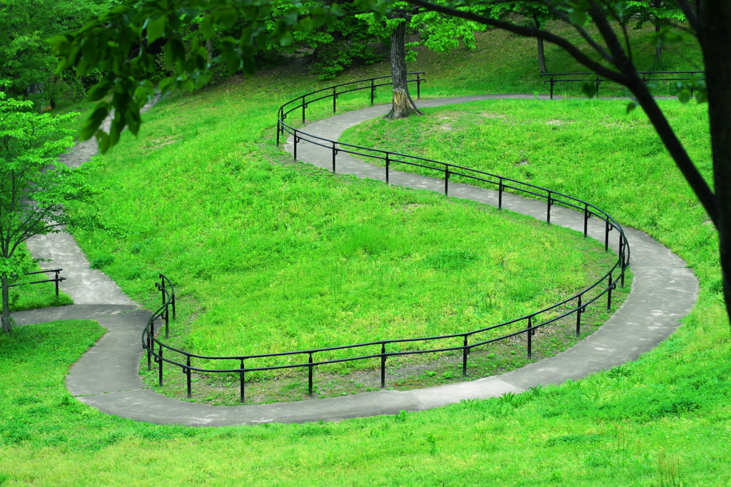 公園の遊歩道