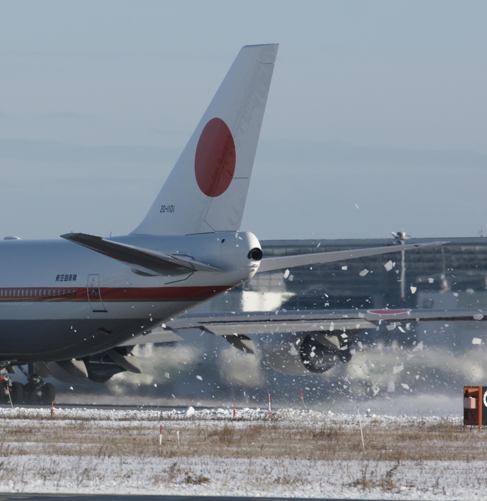 雪を巻き上げて・・・