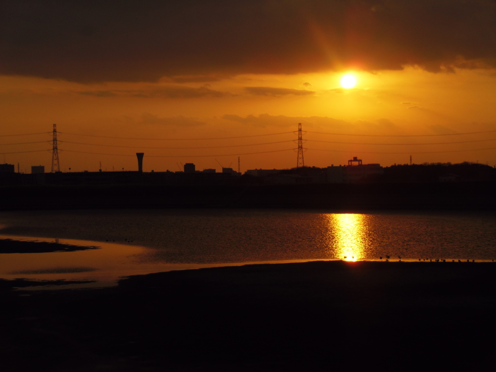 水面に映る夕焼け