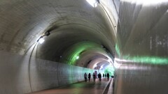 メタリックに