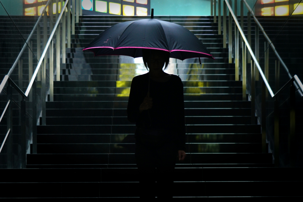 謎の女