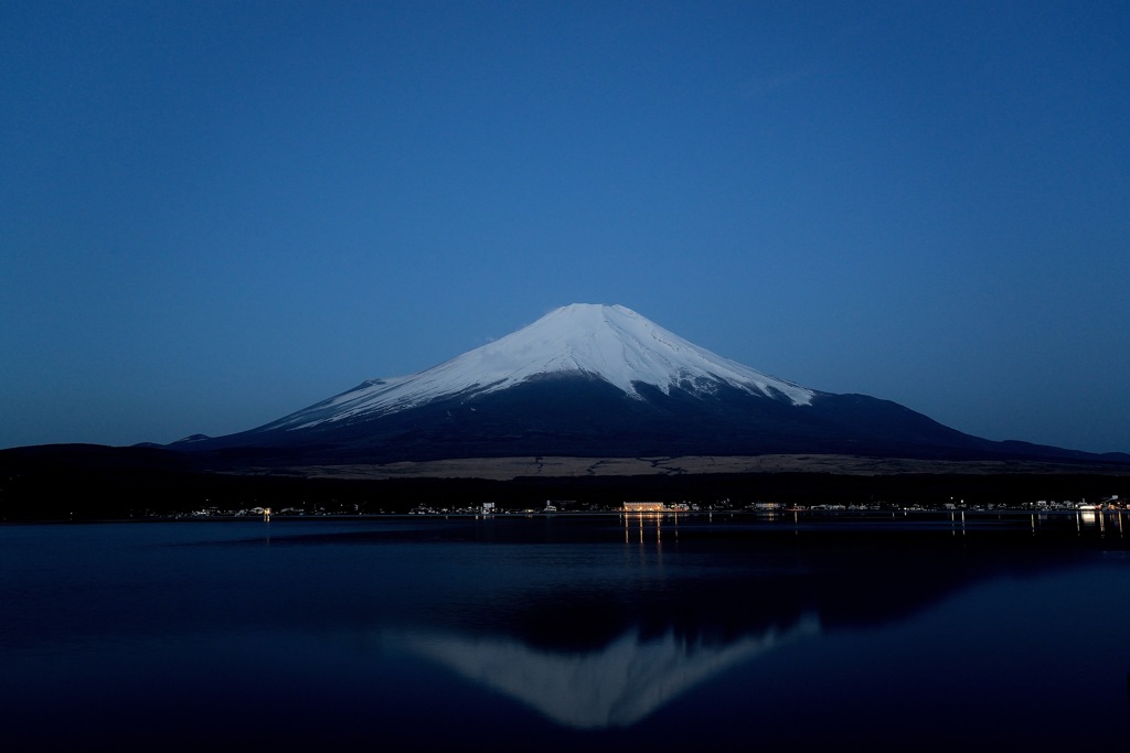 夜明け前の富士