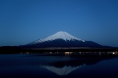 夜明け前の富士