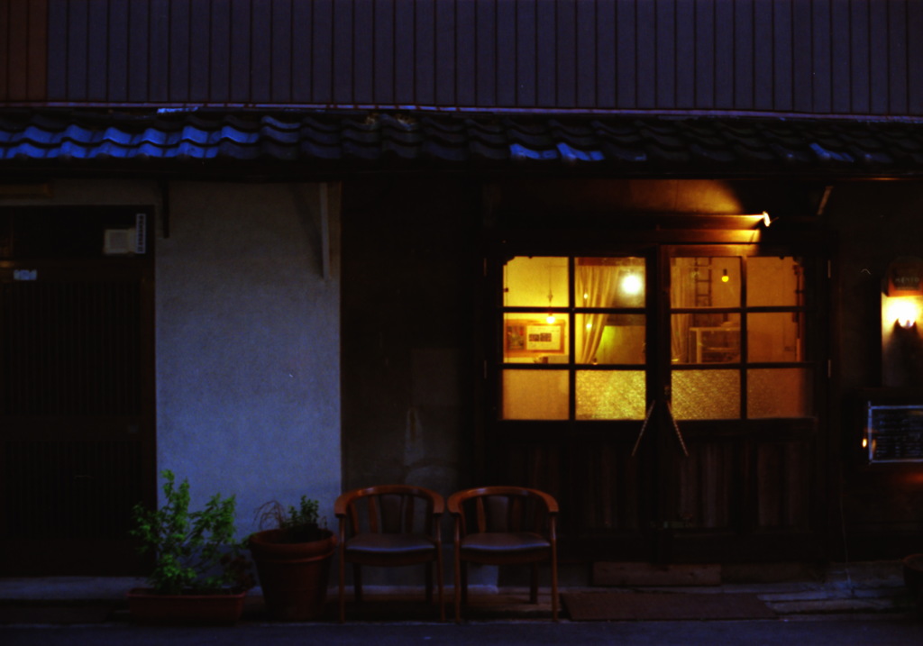 椅子と喫茶店