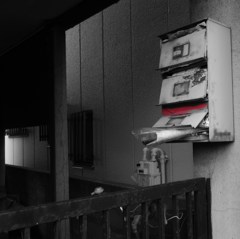 赤いテープ