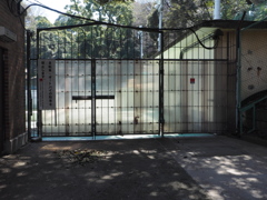 閉
