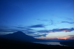 富士山と三日月