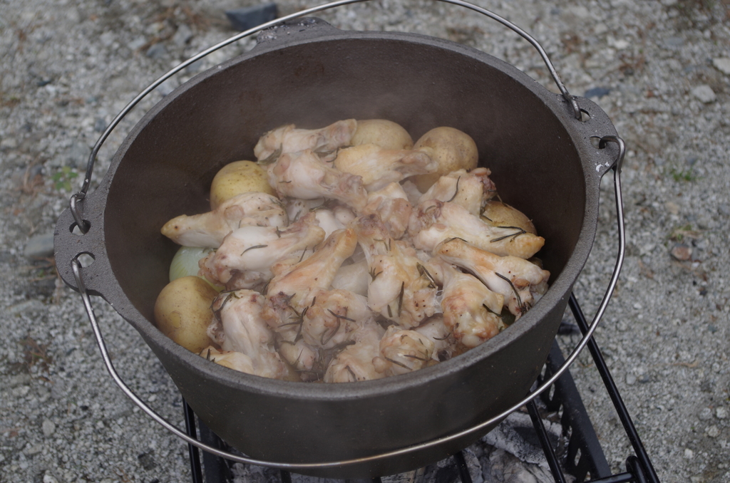 初めてのダッチオーブンで料理