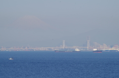 海ほたるから横浜ベイブリッジ、みなとみらい、そしてうっすらと富士山