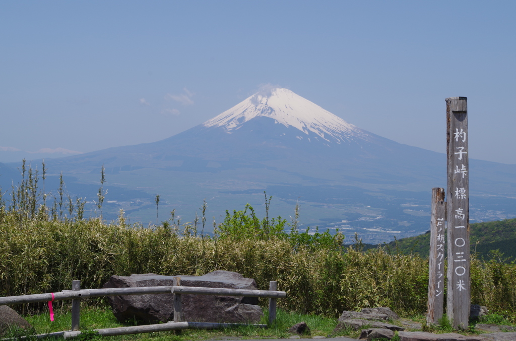 富士山の奥には・・・かすかに南アルプス